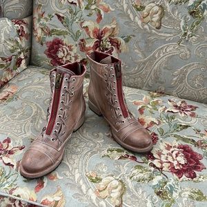 Pristine, never worn Freebird Liverpool taupe boots, size 9.  Amazing find!!